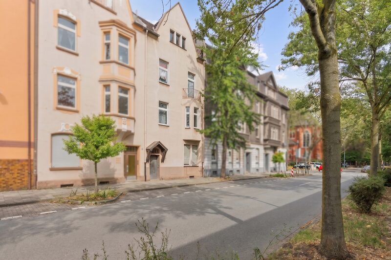 Altbau mit vier Wohnungen: vermietetes Mehrfamilienhaus in Duisburg-Marxloh