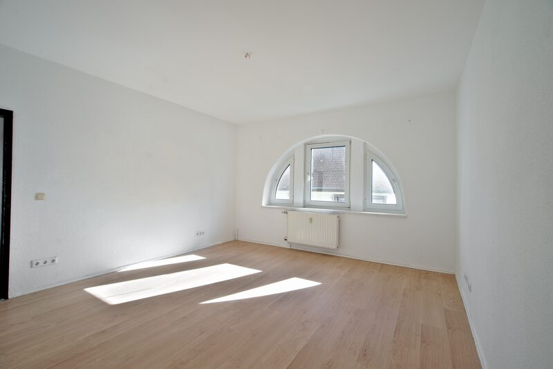 Einsteigerwohnung oder Kapitalanlage - 2 Zimmer - EBK - frisch gestrichen & 2023 renoviert!!